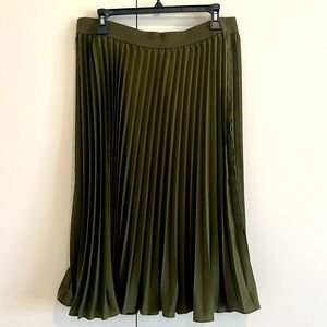 NWT: High Waisted Pleated A-Line Swing Skirt, Army Green, XL